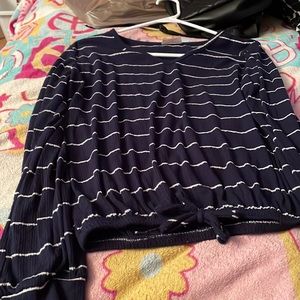 •navy blue and white striped blouse•